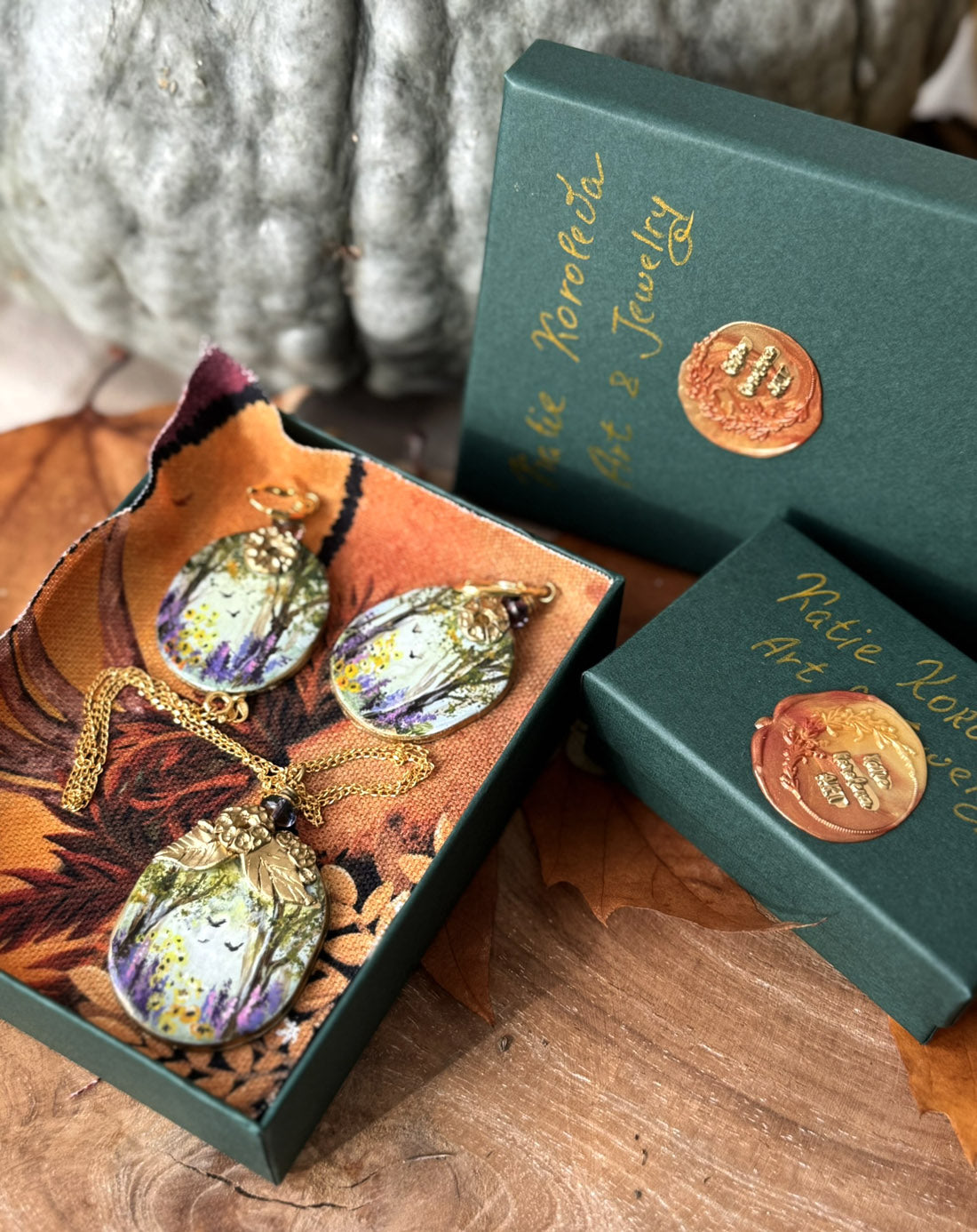 Katie Koroleva Art and painted jewelry packaging box
