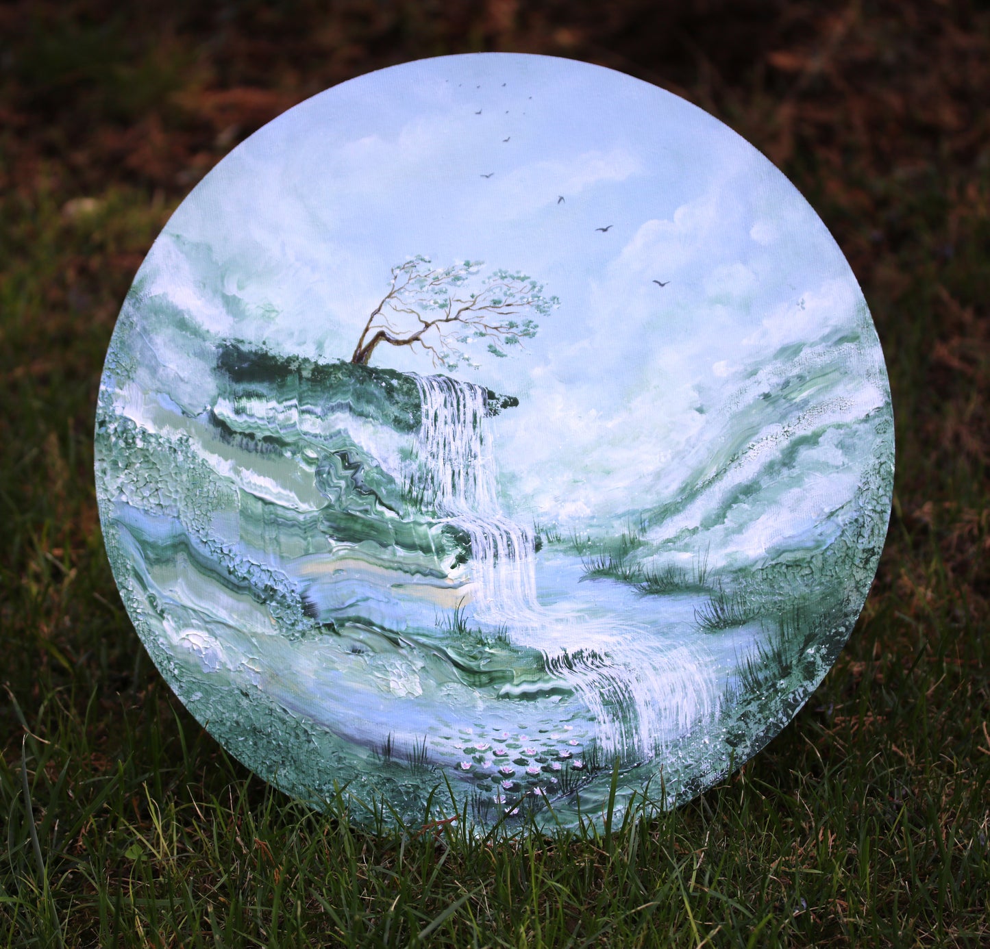 Minty mist 40cm round canvas
