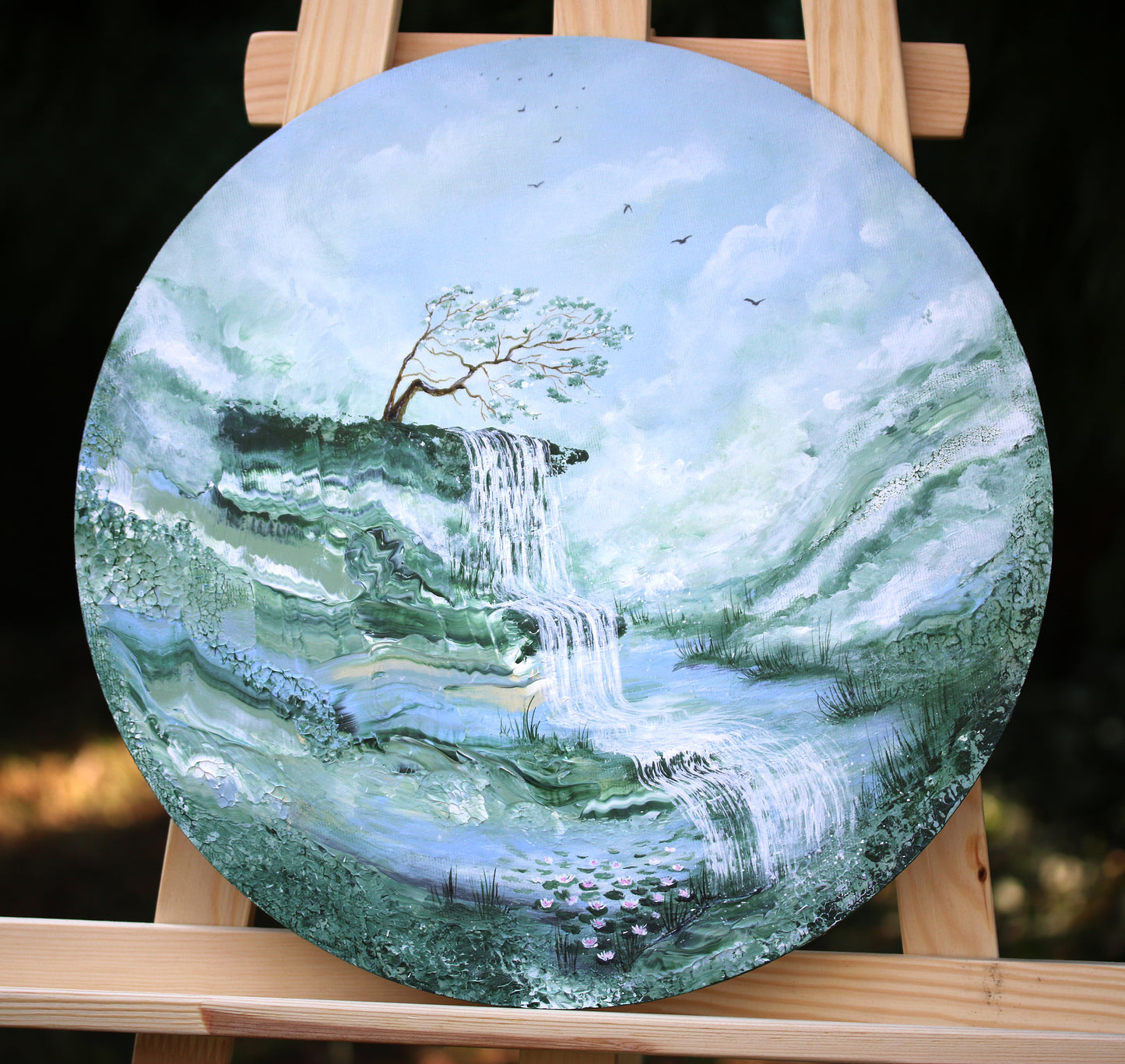 Minty mist 40cm round canvas